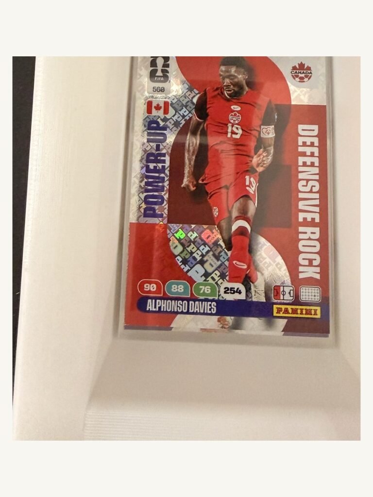 Alphonso Davies #560 – Panini Adrenalyn XL FIFA World Cup 2026